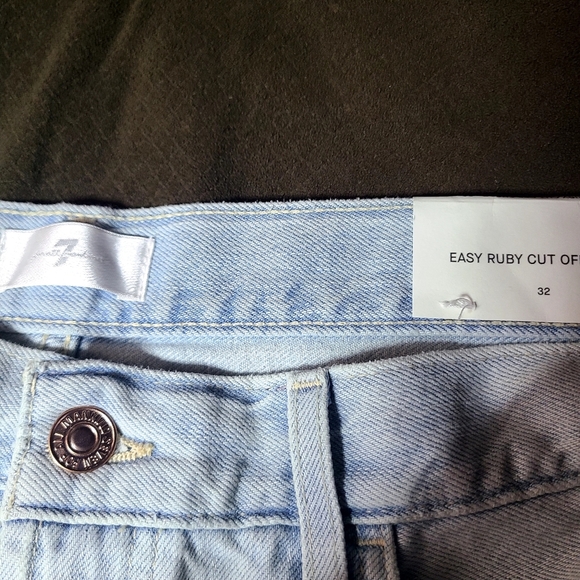 7 For All Mankind Easy Ruby Cut off Shorts - Picture 5 of 6